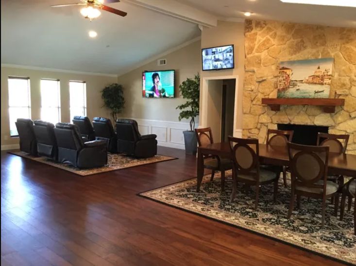 Assisted Living & Memory Care at Royal Gardens 4