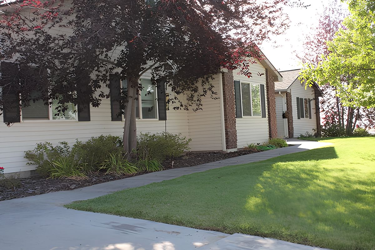 Ashley Manor - Shasta 2