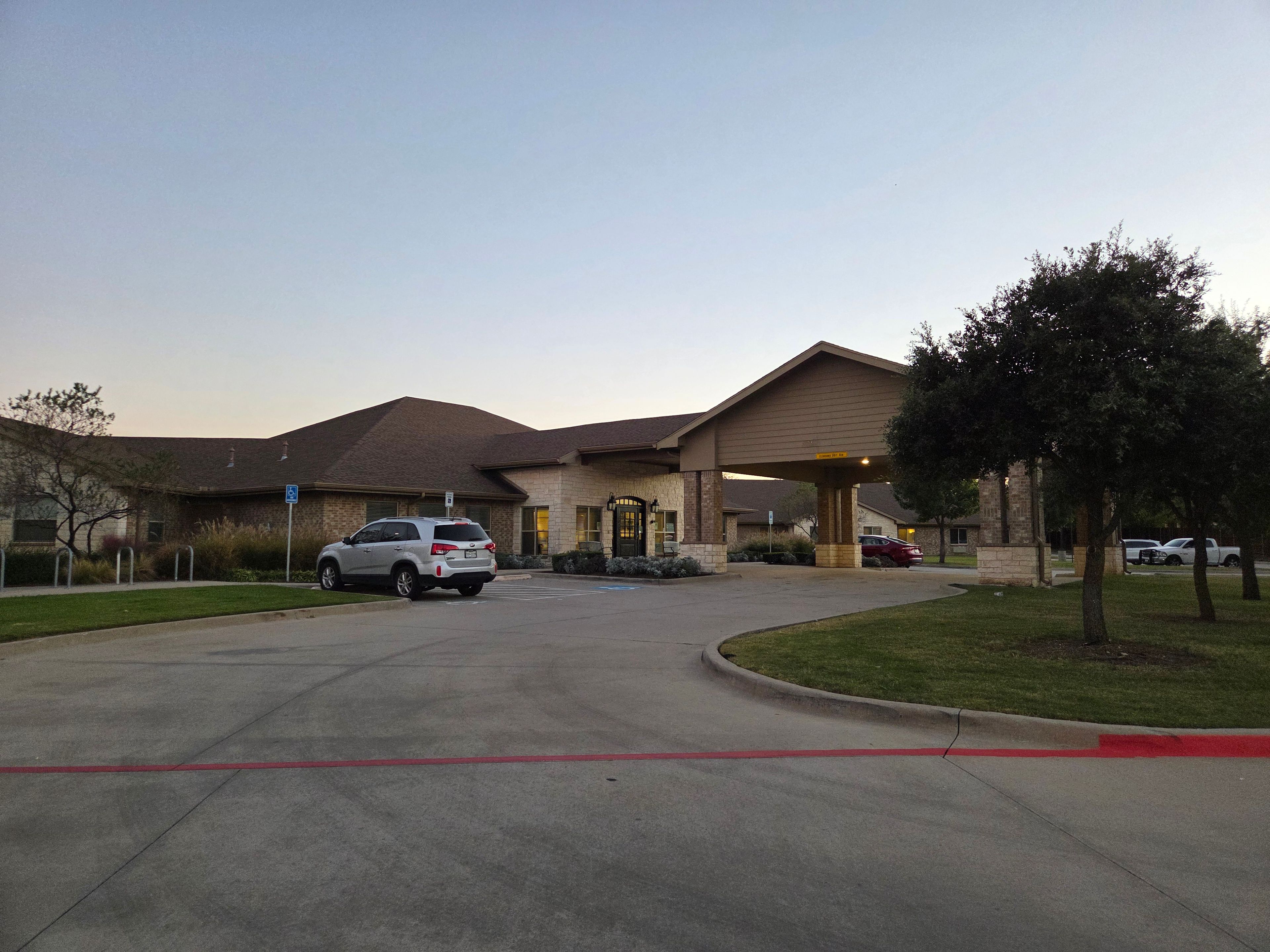 Legend Oaks Healthcare and Rehabilitation of Fort Worth 3
