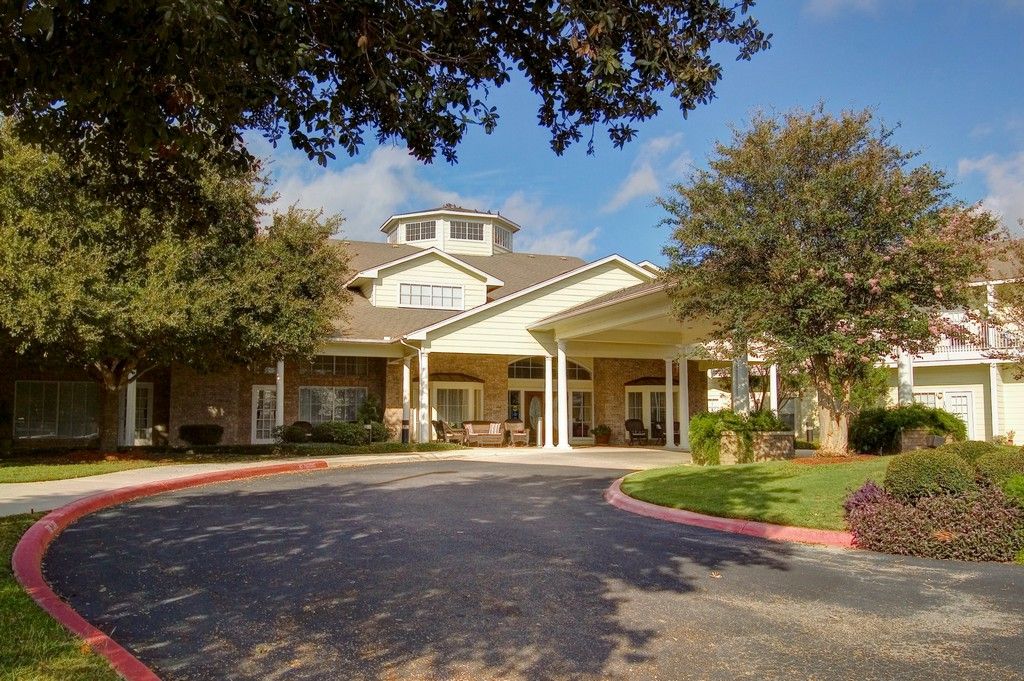The Waterford On Huebner 1