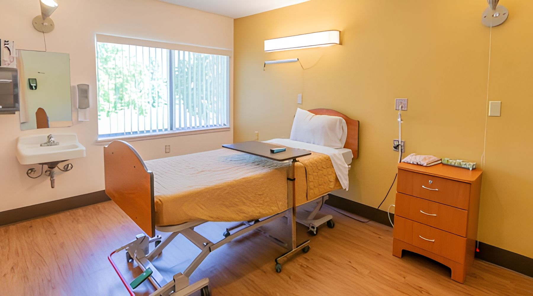 Royale Gardens Health & Rehabilitation Center 2