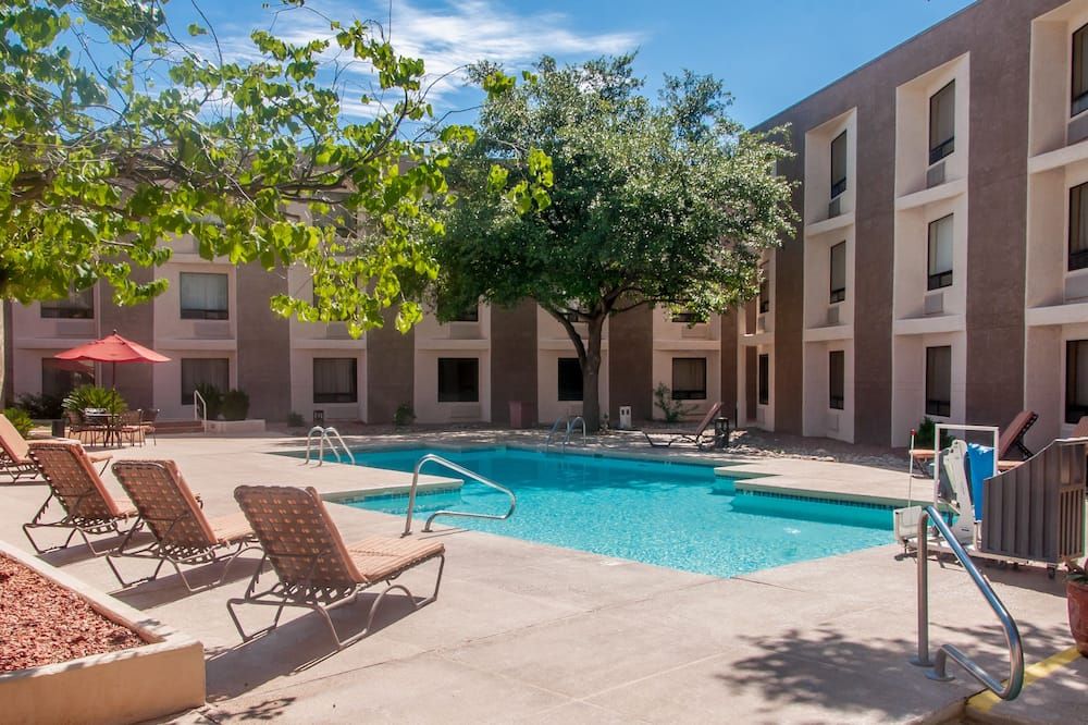 Hummingbird Senior Resort Living 2