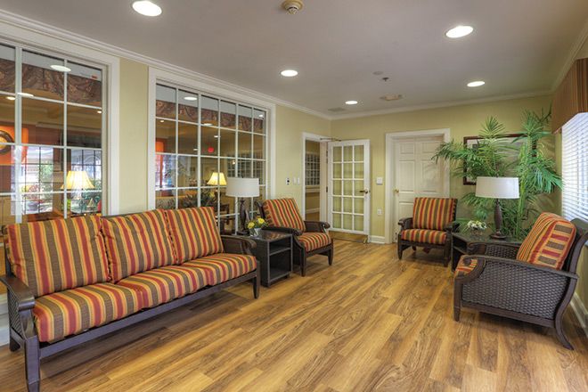 The Colonnade at Northdale 4
