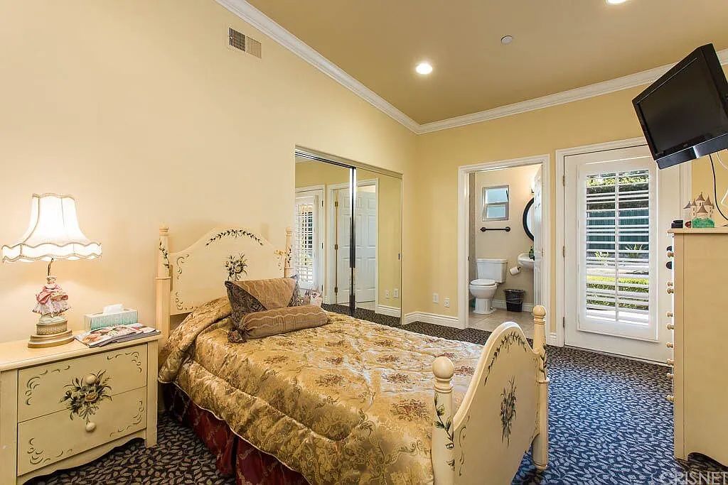 Chateau Le Petite III 3