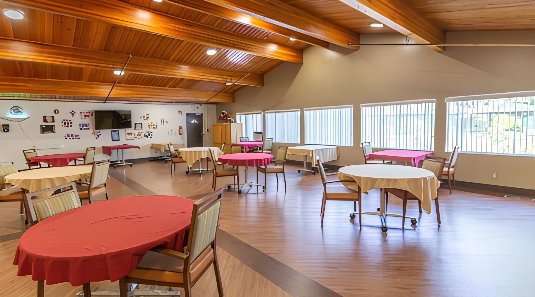 Royale Gardens Health & Rehabilitation Center 3