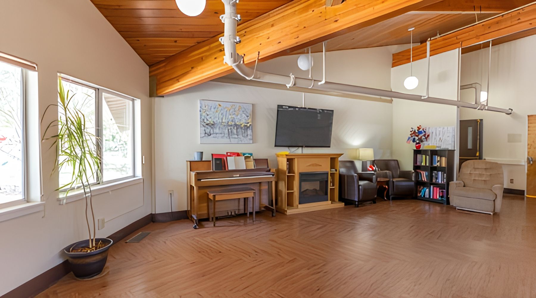 Royale Gardens Health & Rehabilitation Center 4