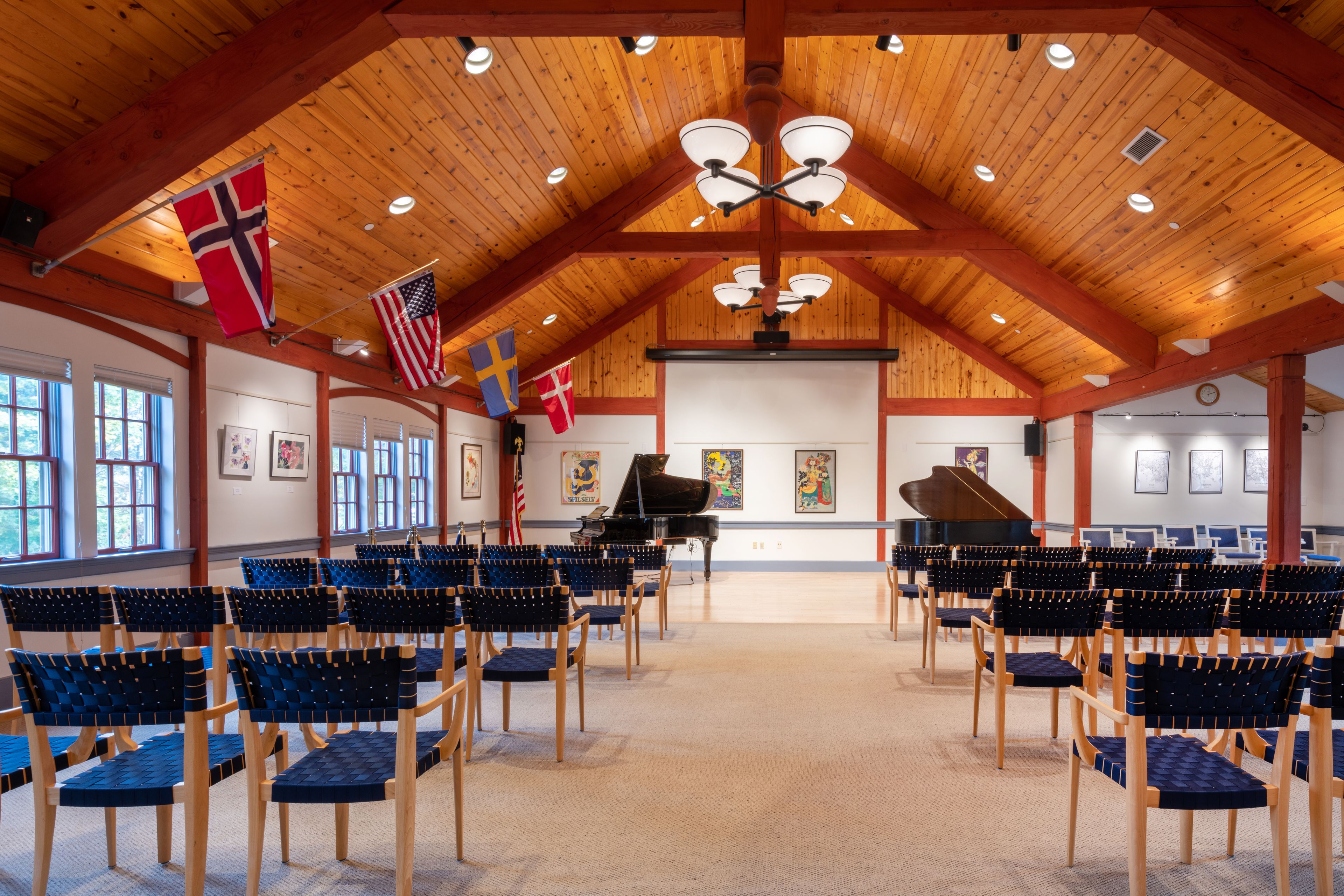 Scandinavian Living Center 4