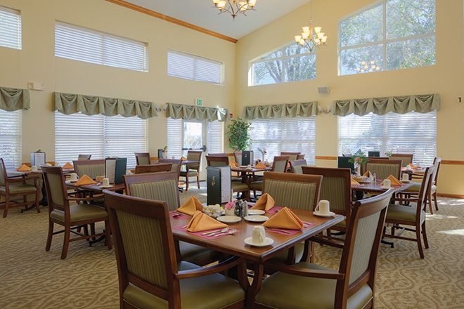 The Colonnade at Beckett Lake 4