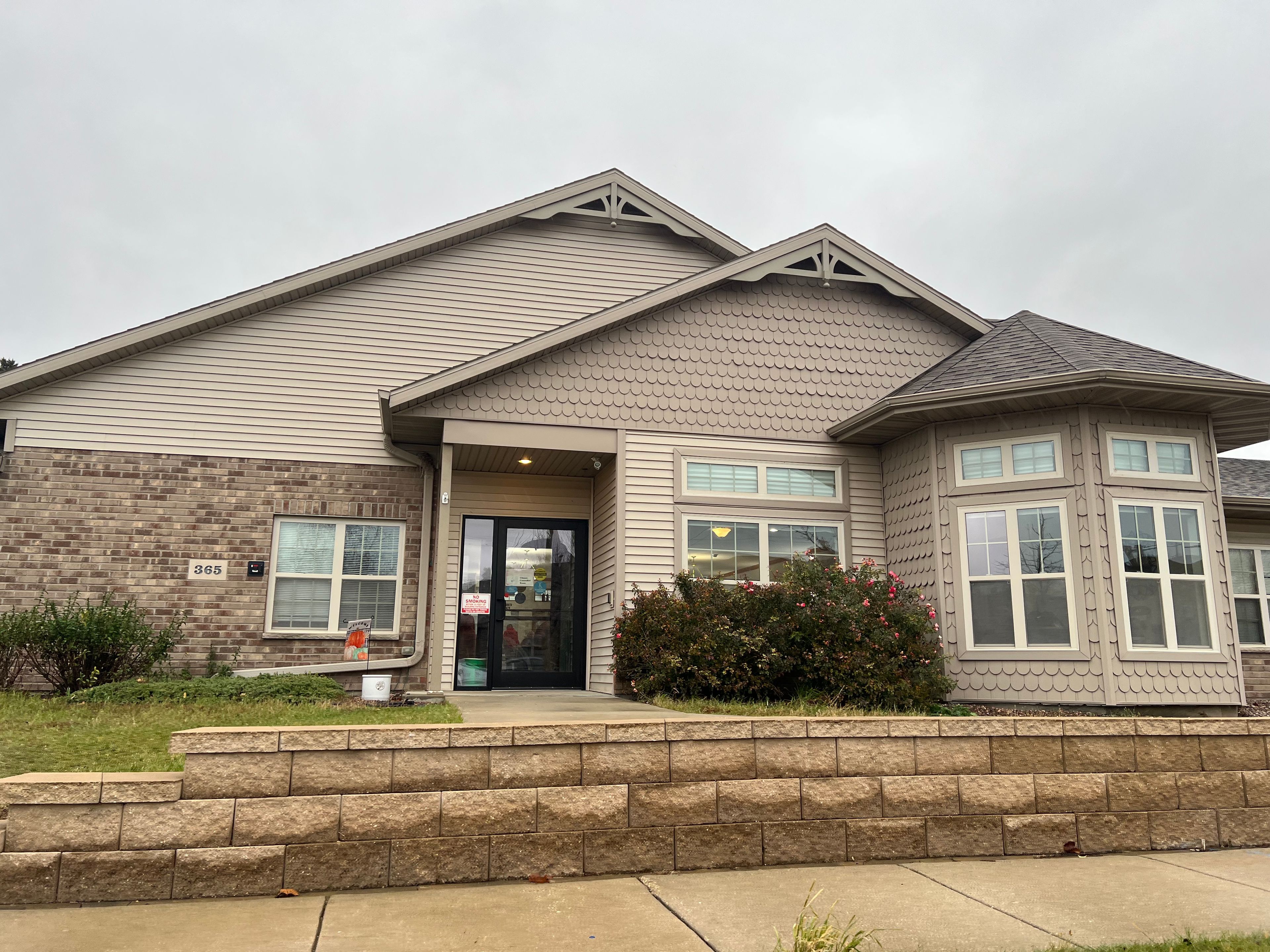 Ivy Manor Of West Bend Building 3 2