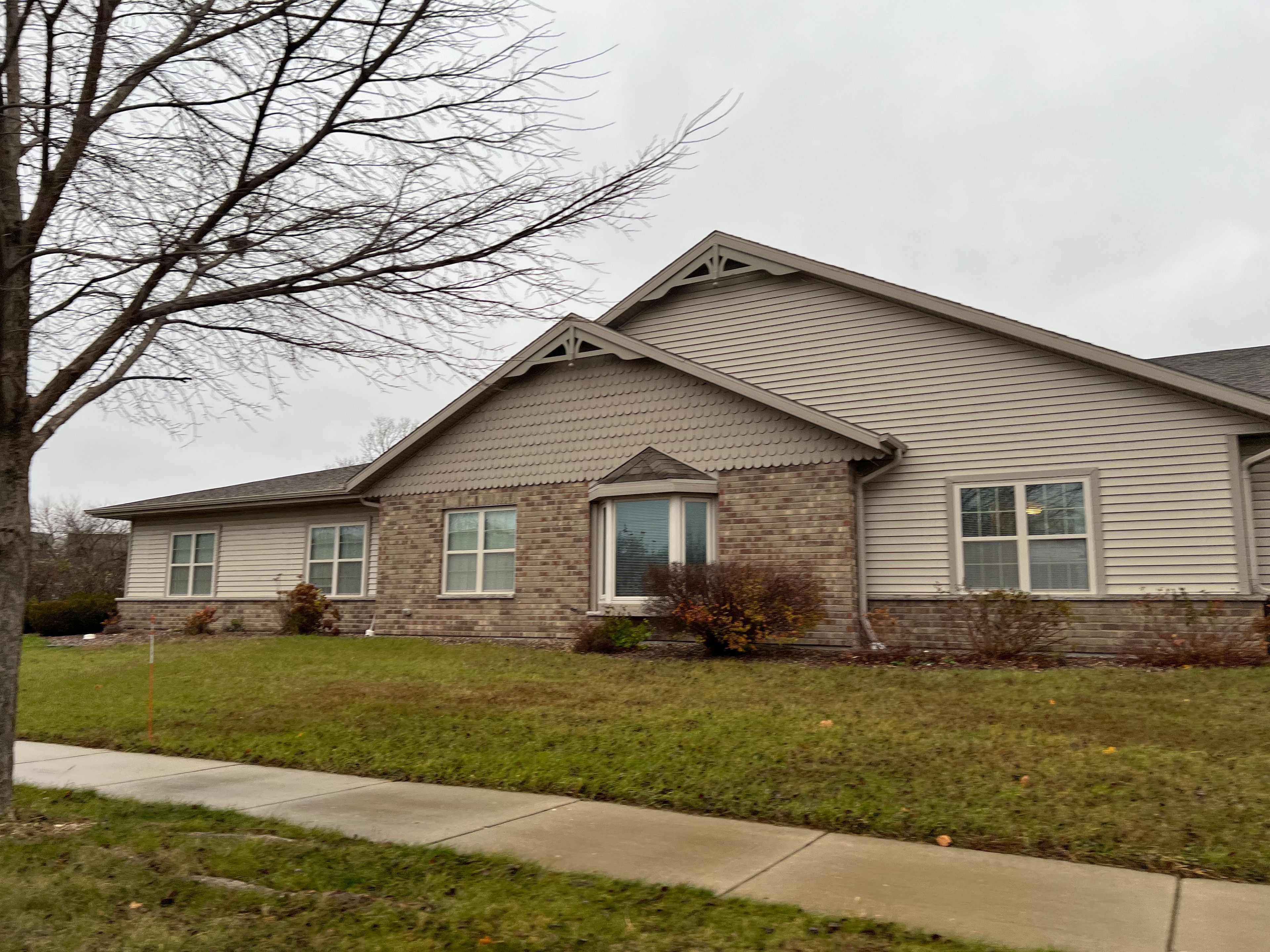 Ivy Manor Of West Bend Building 3 4