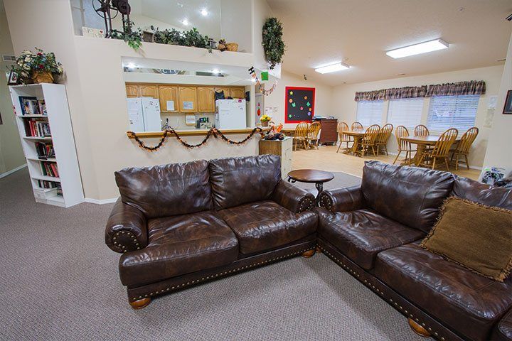 Ashley Manor Cedar 4