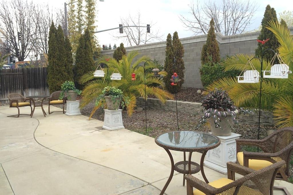 Oasis For Seniors At Heaven's Garden 3