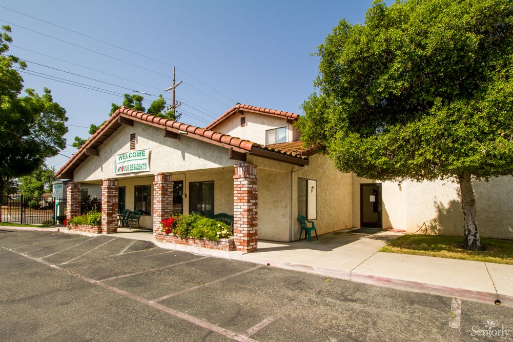 Hillcrest Memory Care Living 2