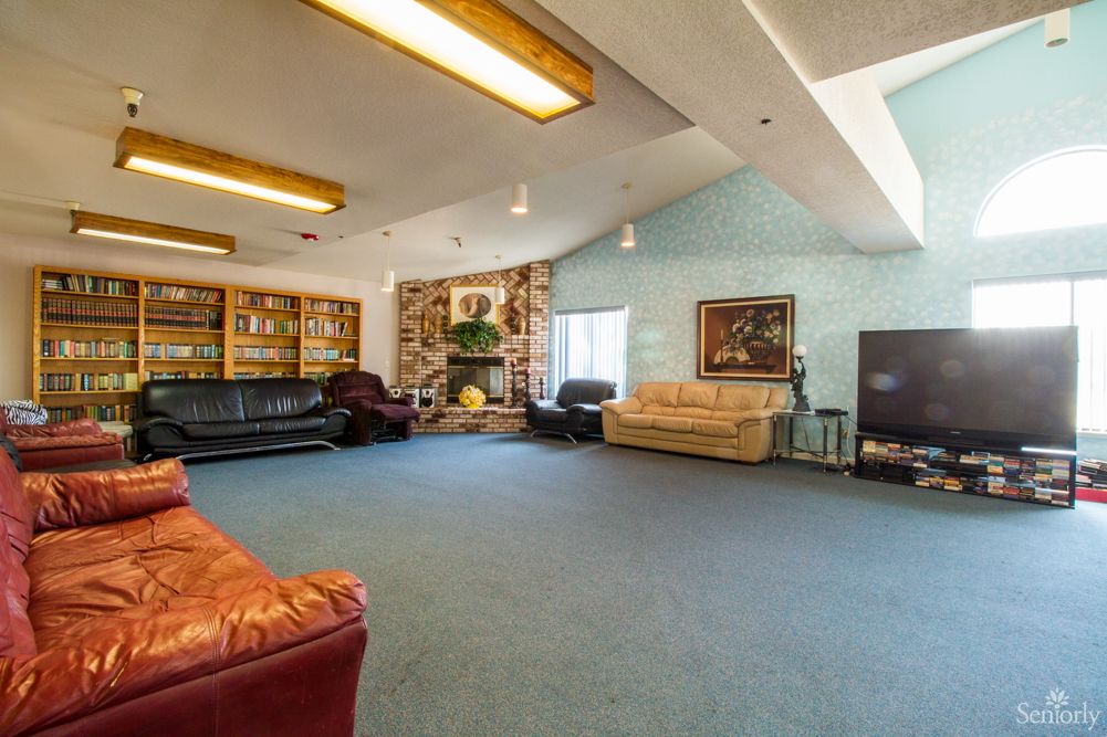 Hillcrest Memory Care Living 4