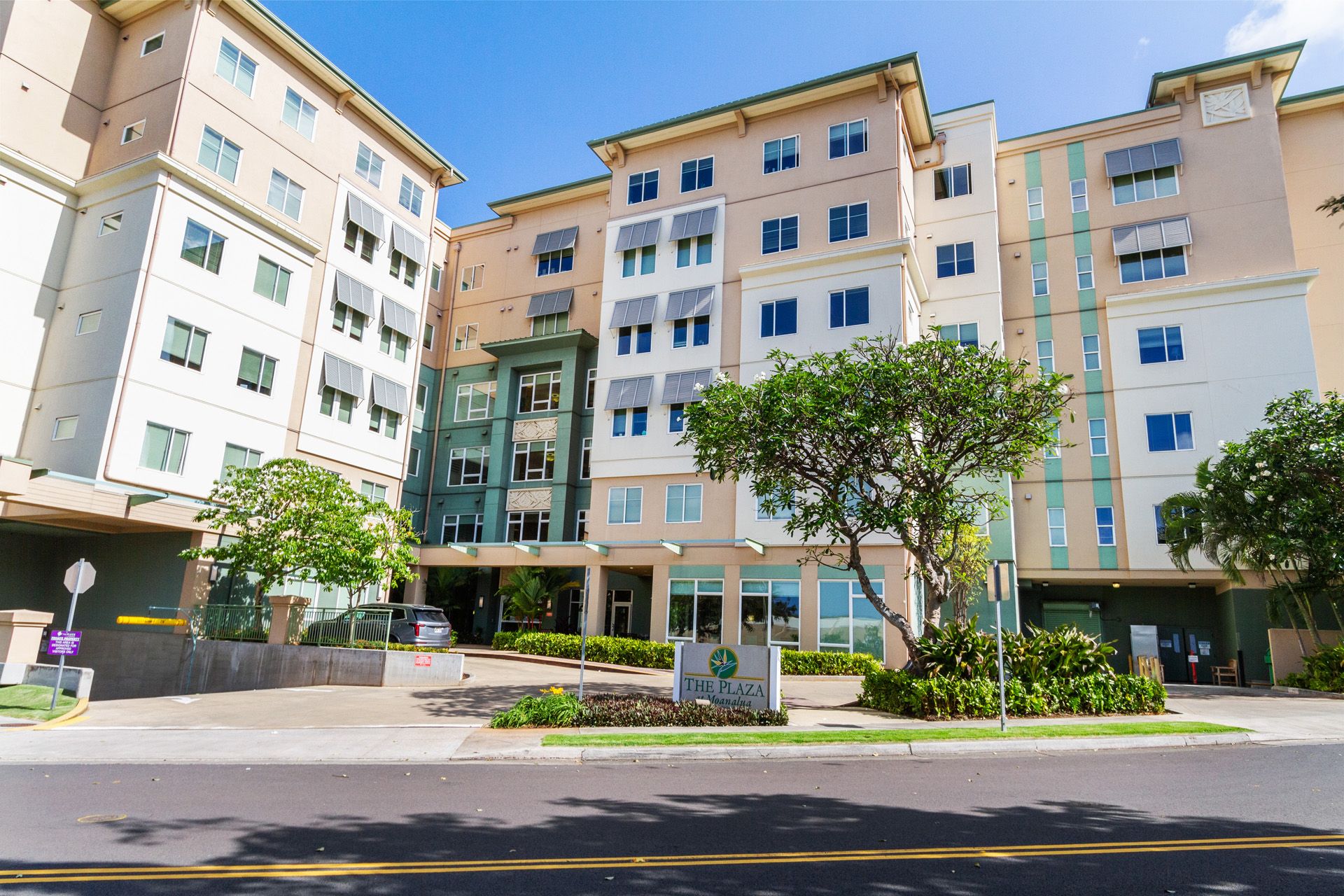 The Plaza At Moanalua 1