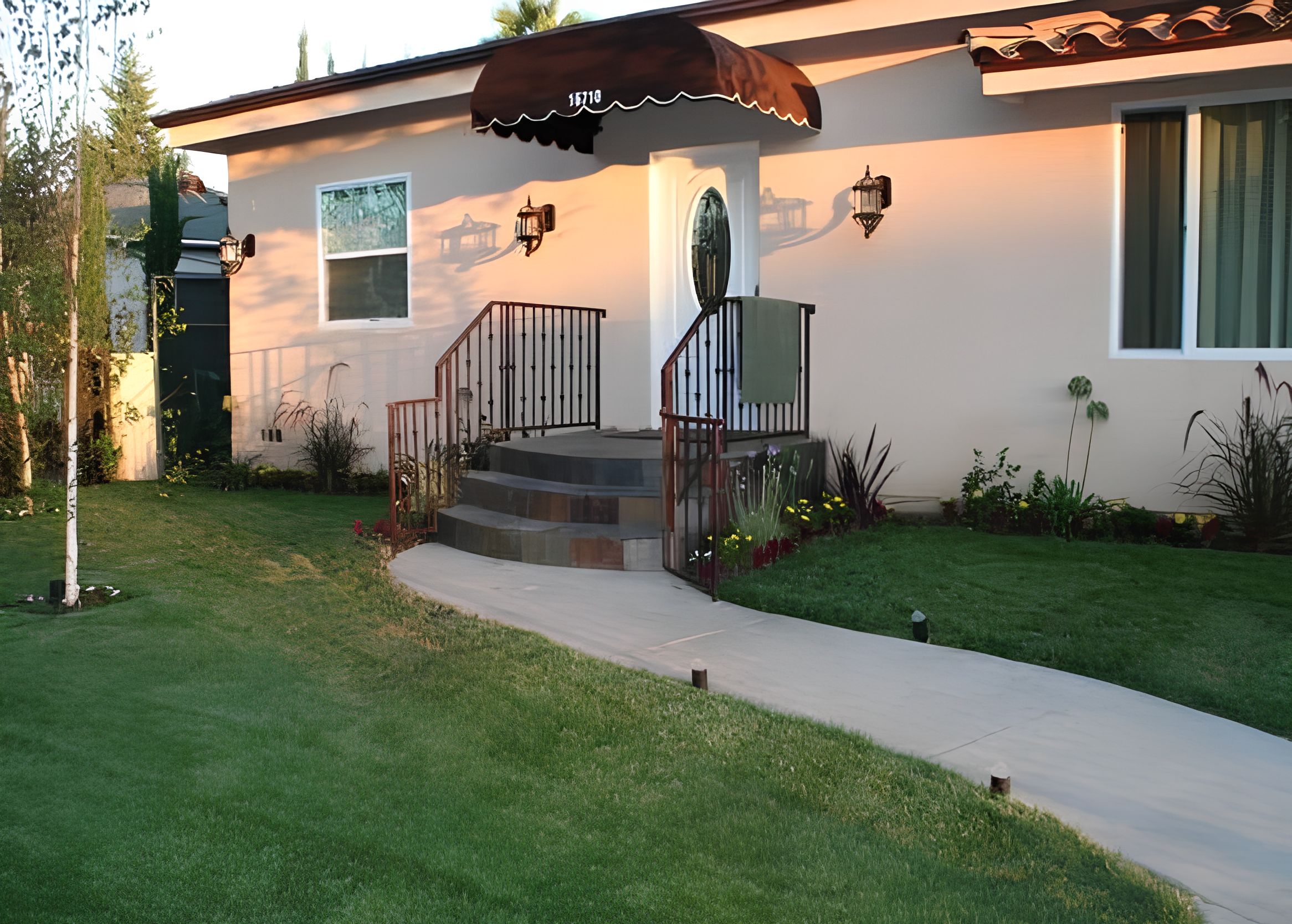 Elegant Senior Living Encino 4