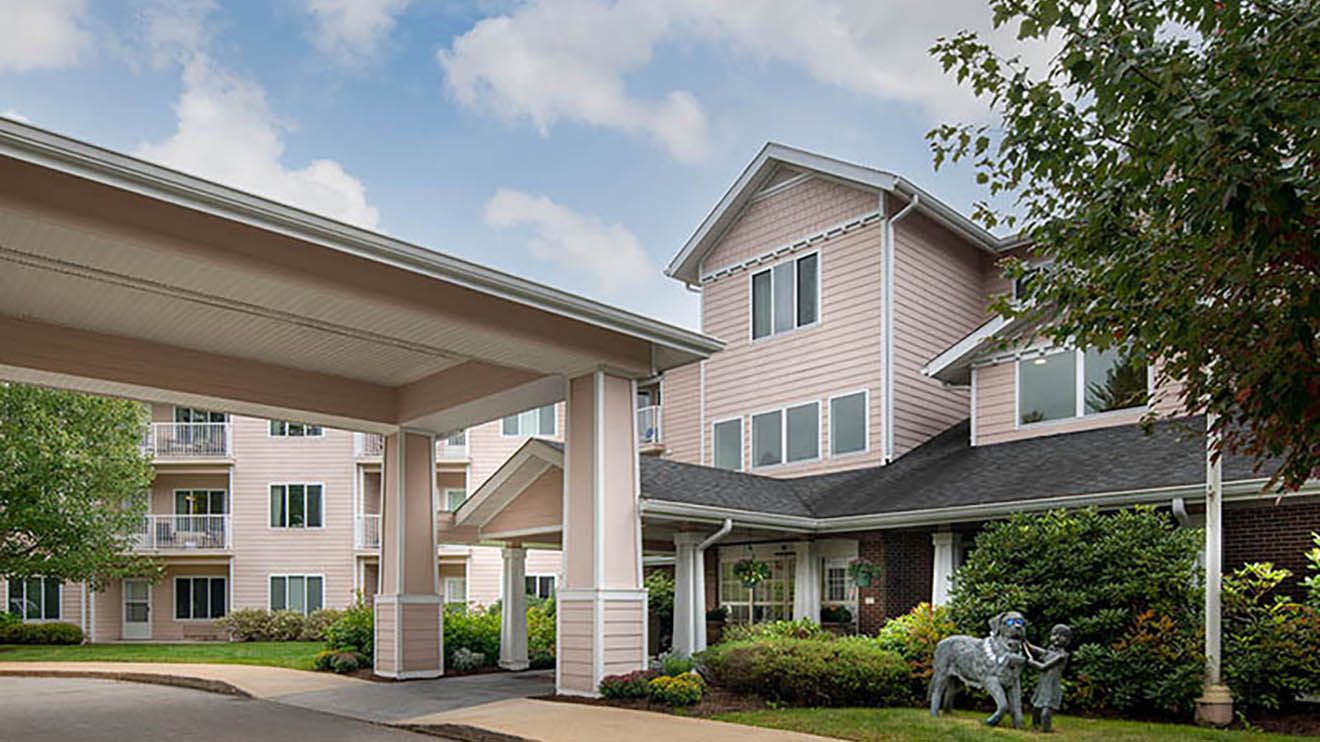 Holiday Maple Suites 1