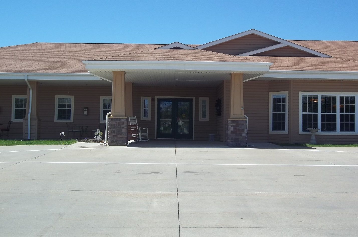Windsor Manor Grinnell 1