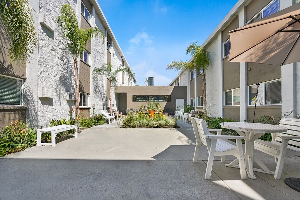 Arbor Palms Of Anaheim 3