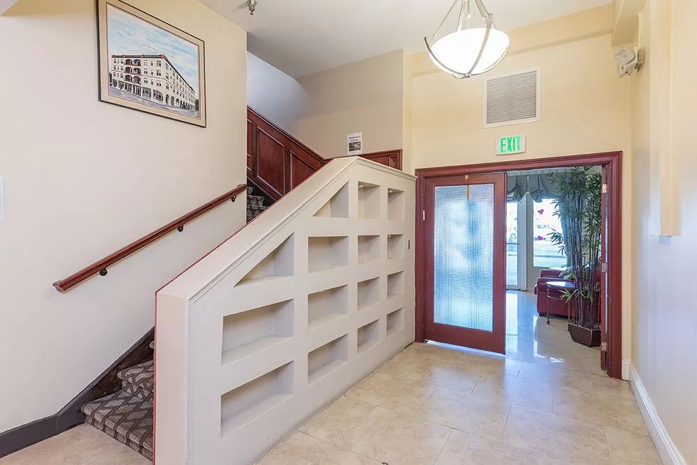 Colonial Assisted Living at West Palm Beach 4