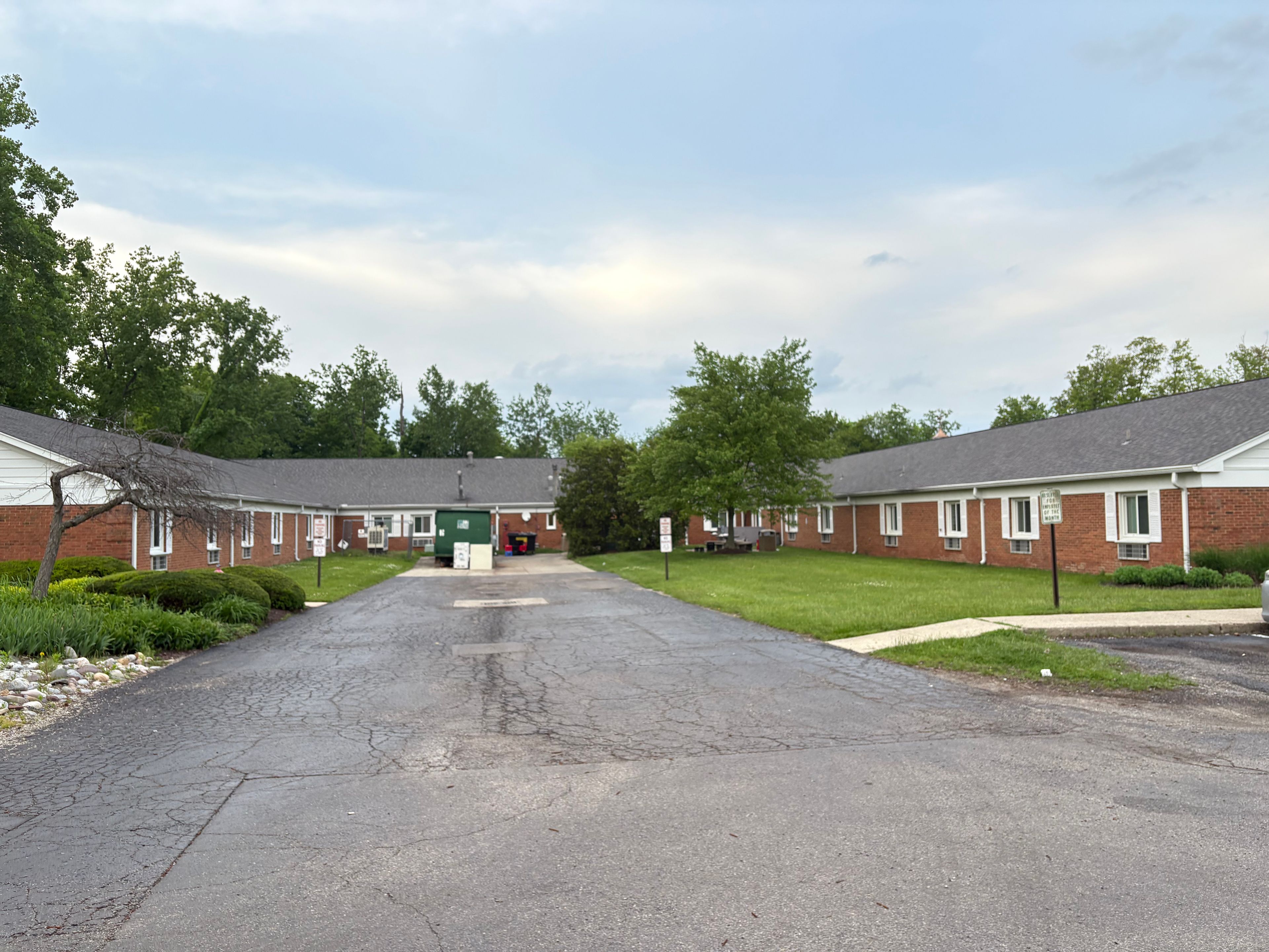 Carriage Inn Of Dayton 4