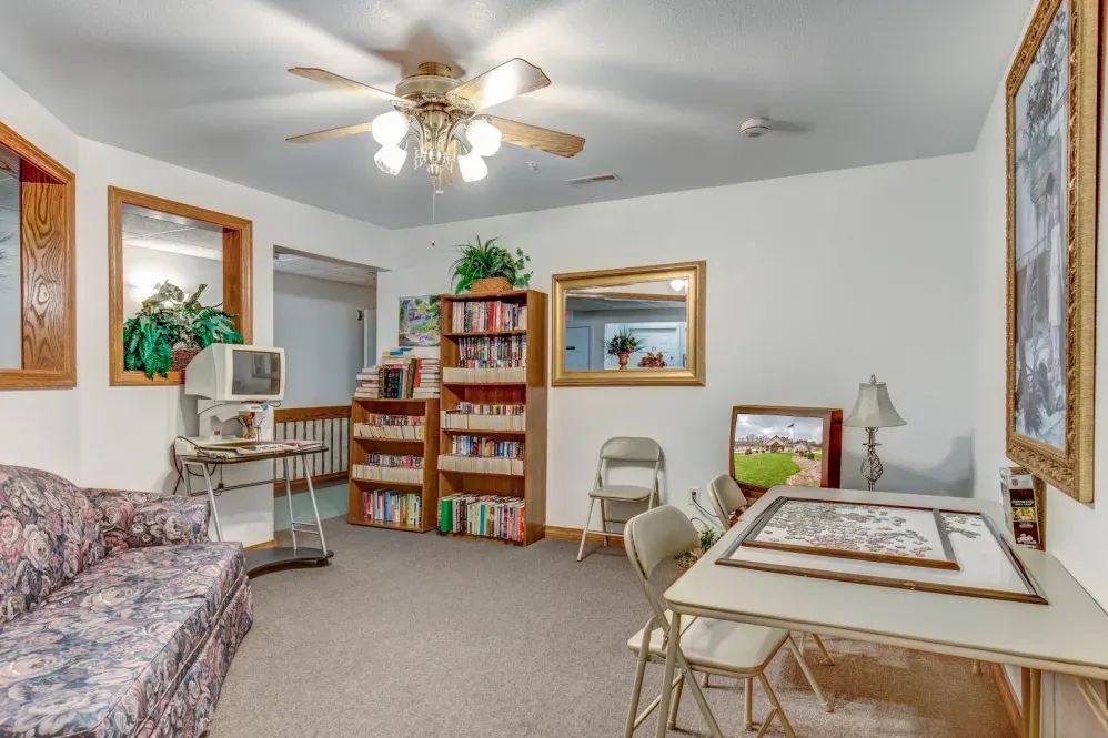 Senior Care Services At Brookstone Estates Of Paris 4