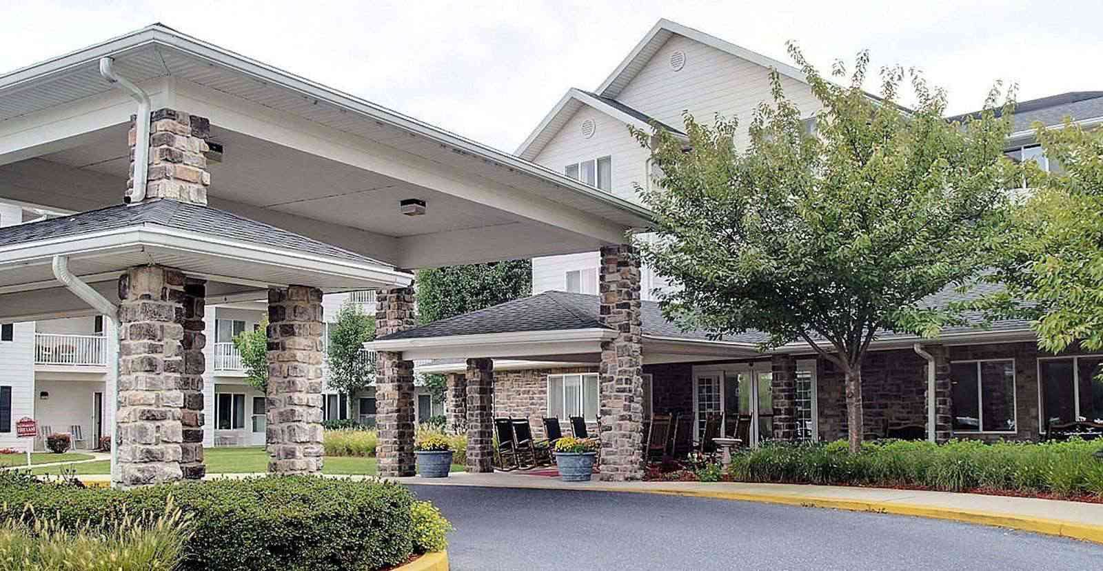 Holiday Manor at Oakridge 2