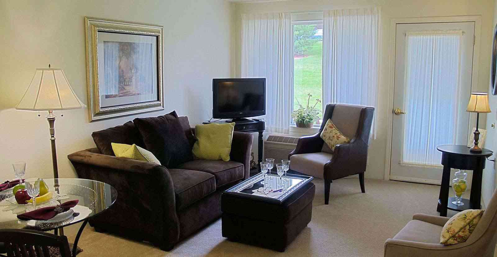 Holiday Manor at Oakridge 3