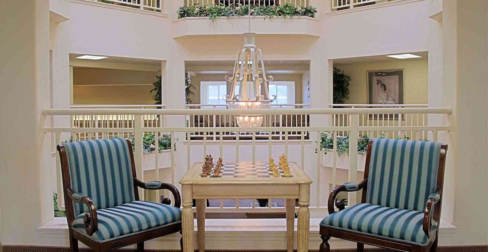 Holiday Manor at Oakridge 4