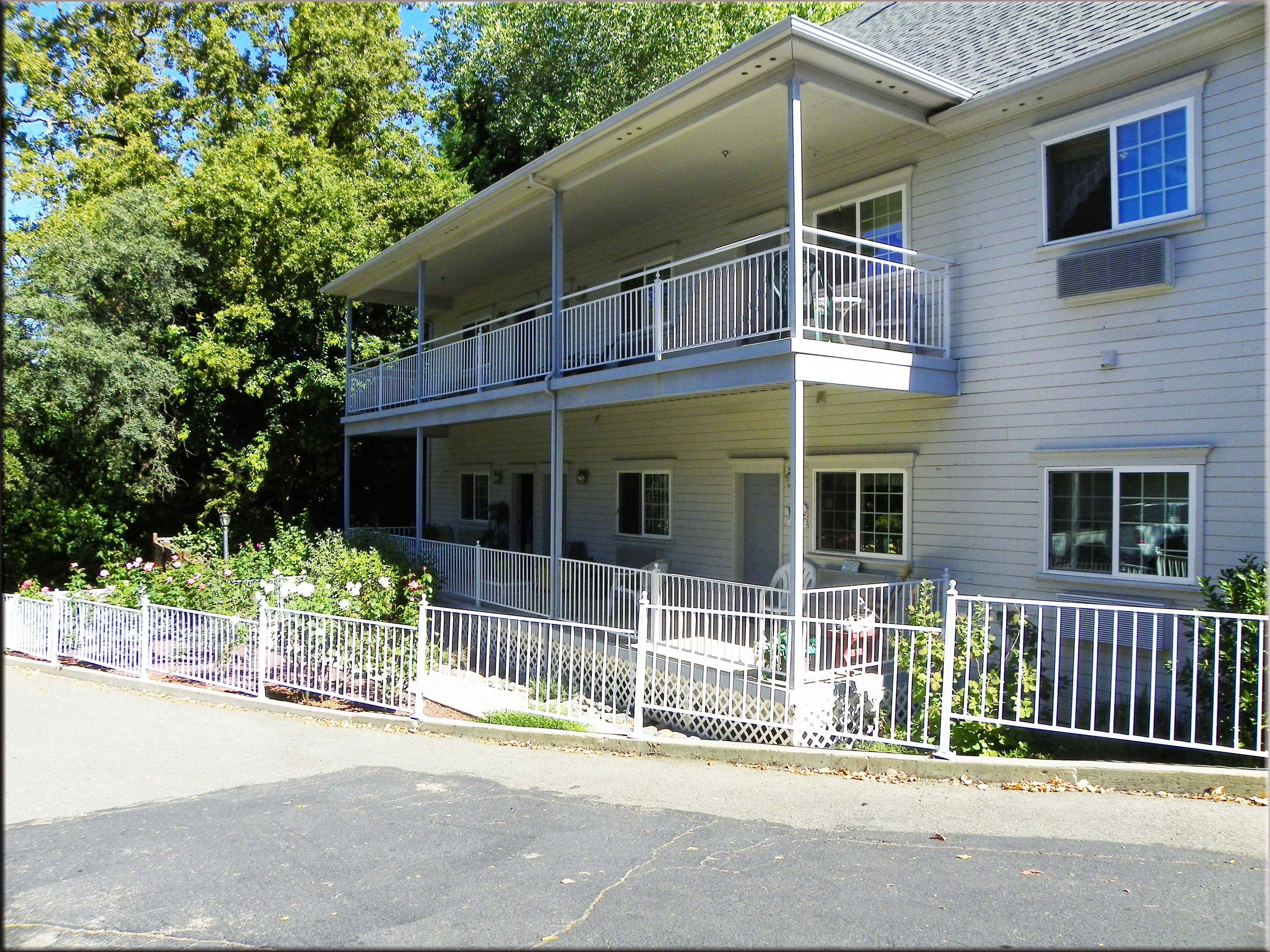 Gold Quartz Inn Retirement Home 4