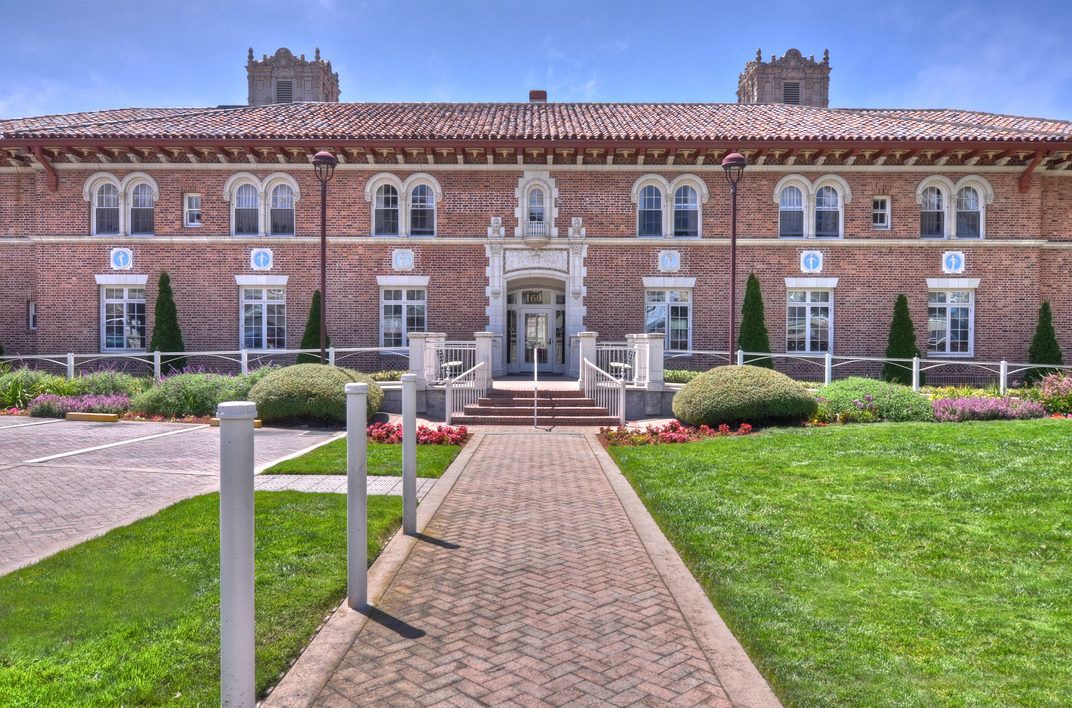 The Ivy at Golden Gate 1