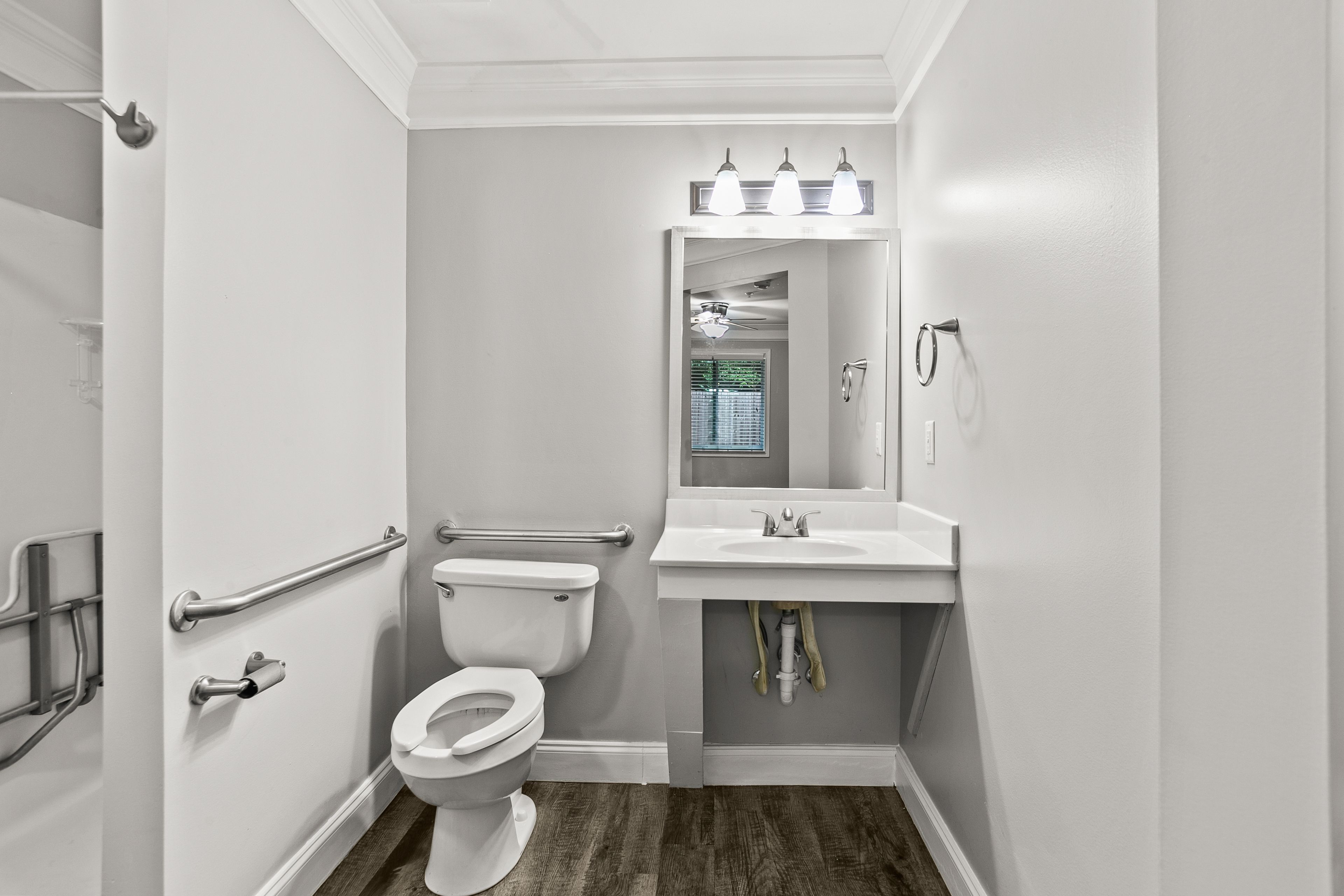 Bellevue Village At Neese Road 4