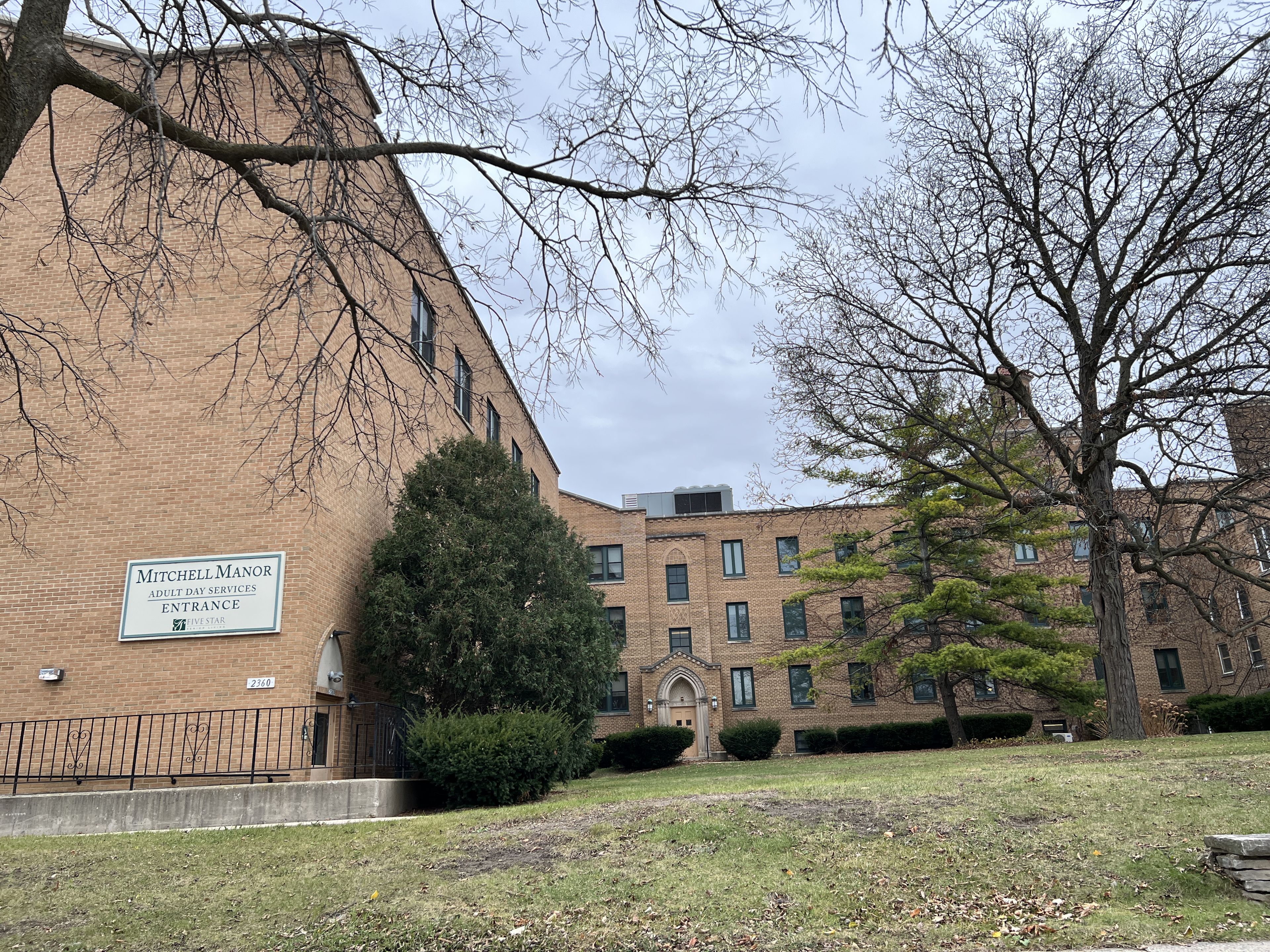 Meadowmere & Mitchell Manor West Allis 4