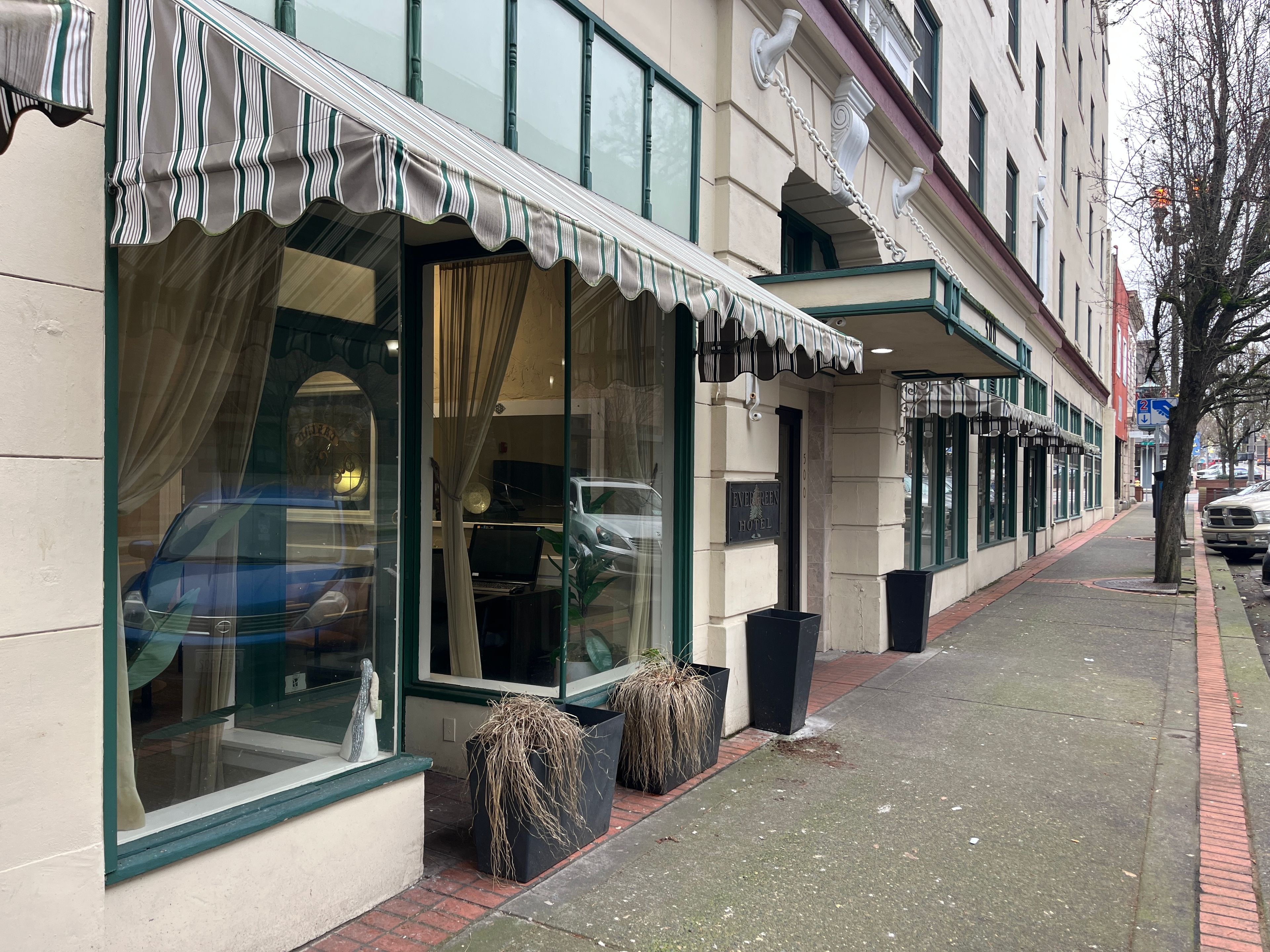 The Evergreen Inn At Vancouver 4