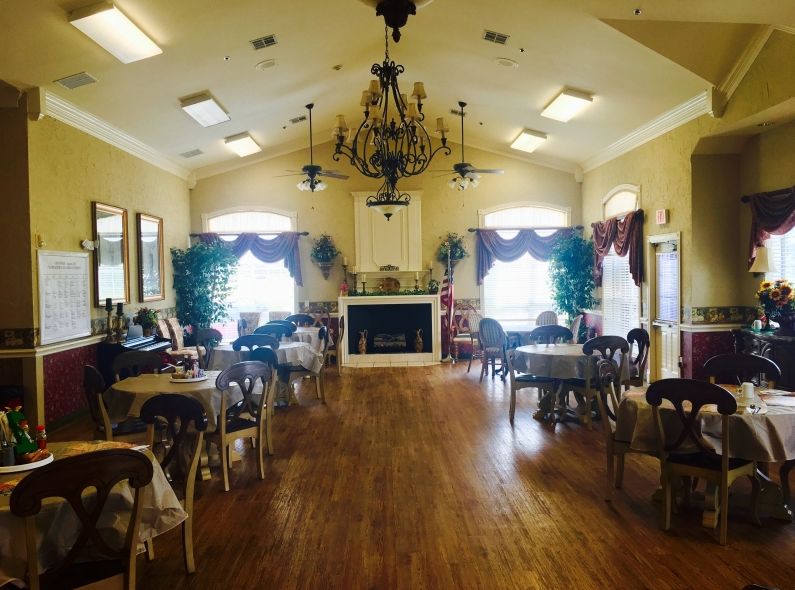 Colonial Lodge 2