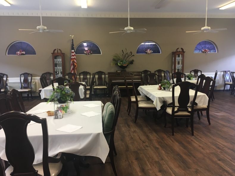 Colonial Lodge 4