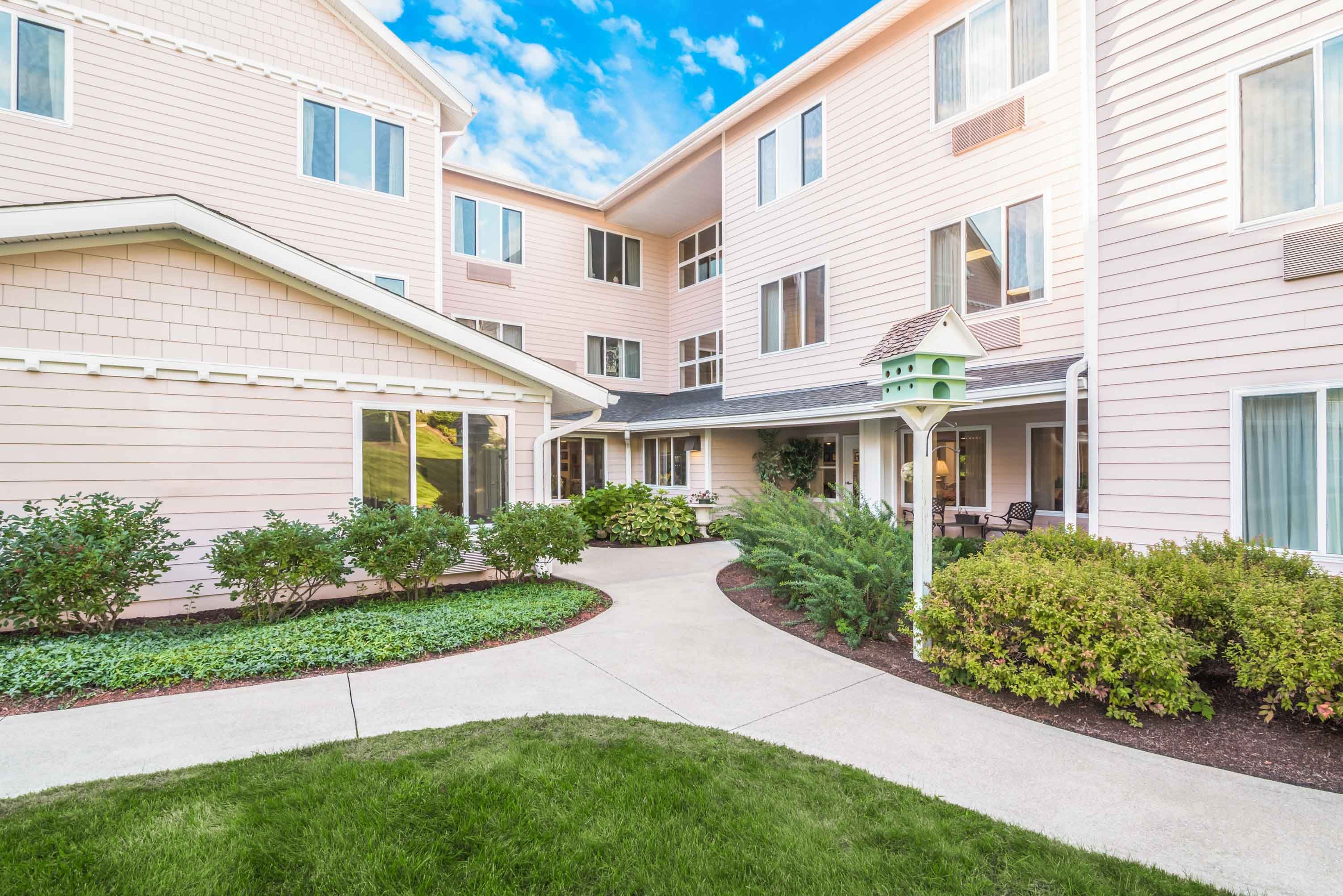Holiday Maple Suites 2