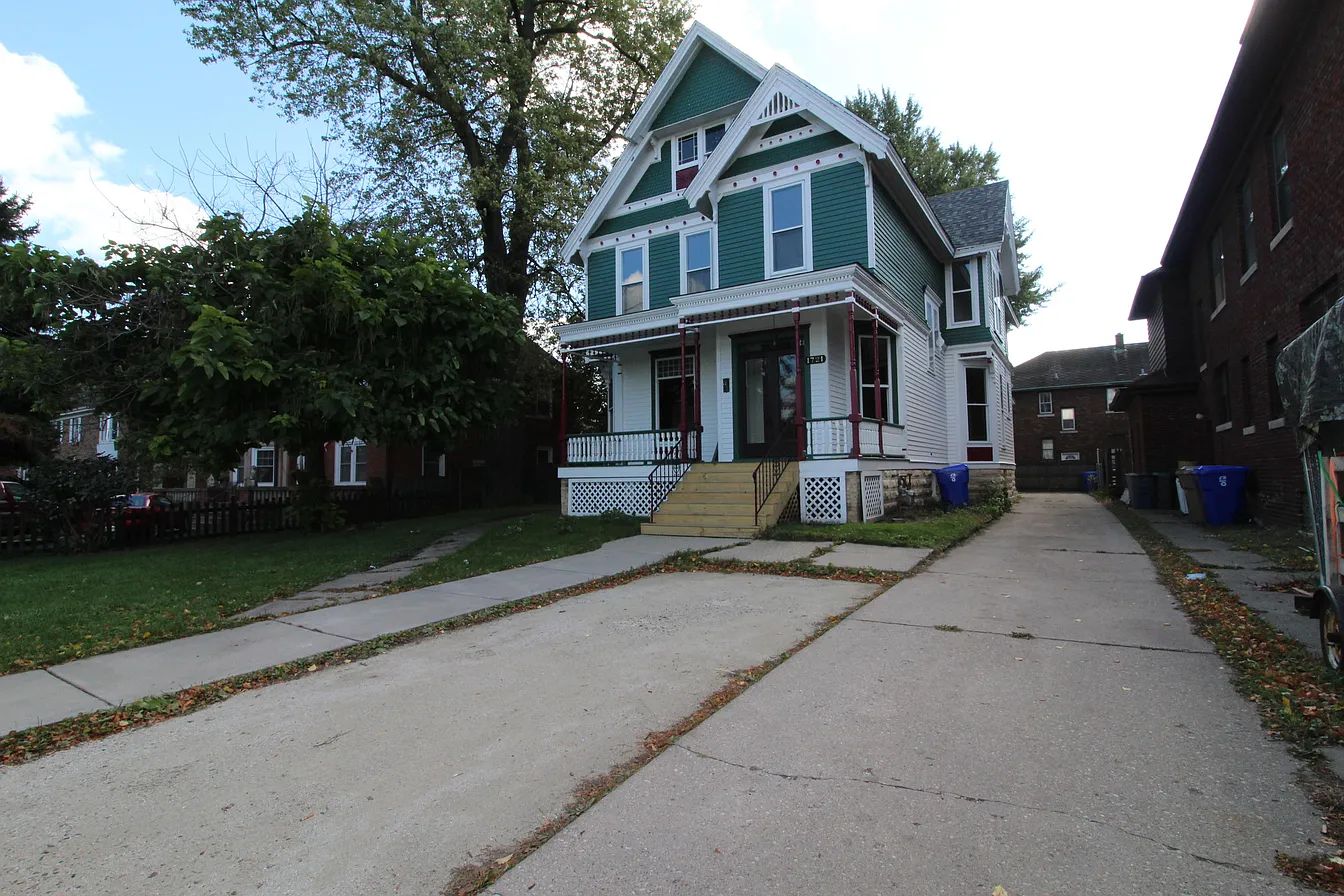 Sunshine Manor 2