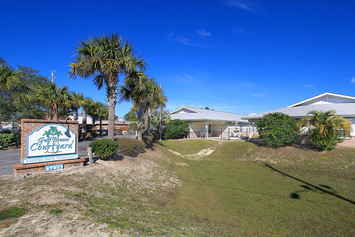 Gulf Breeze Courtyard 2