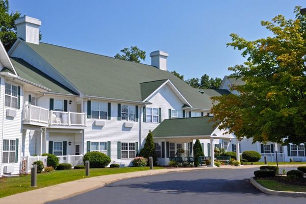 Oak Woods Manor - image 1