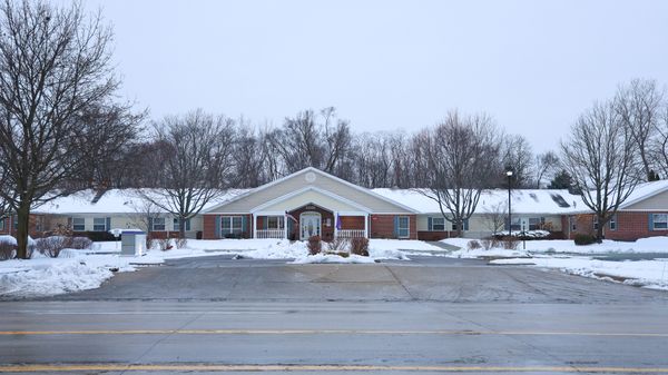 Arden Courts at Livonia - image 1