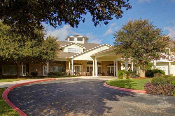 The Waterford On Huebner - image 1