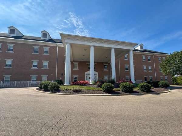 Laurelwood Assisted Living - image 1