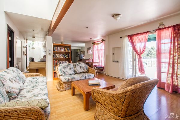 Bentley Manor - image 1