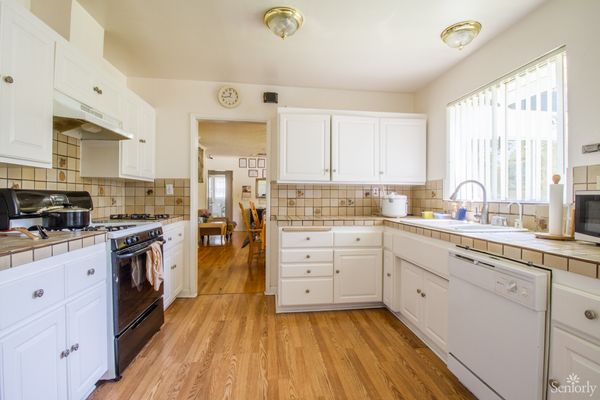 Cottages at the Colony of Valley Glen #2 - image 1