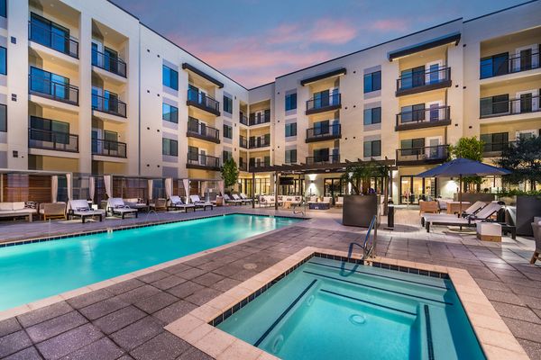 Overture Kierland - image 1