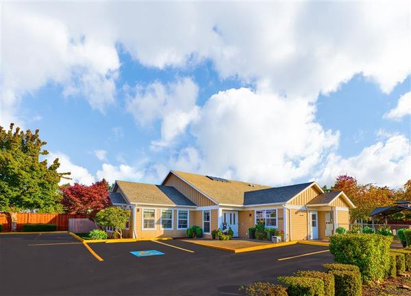 Oaktree Residential Living - image 1