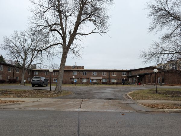 The Estates At St Louis Park - image 1