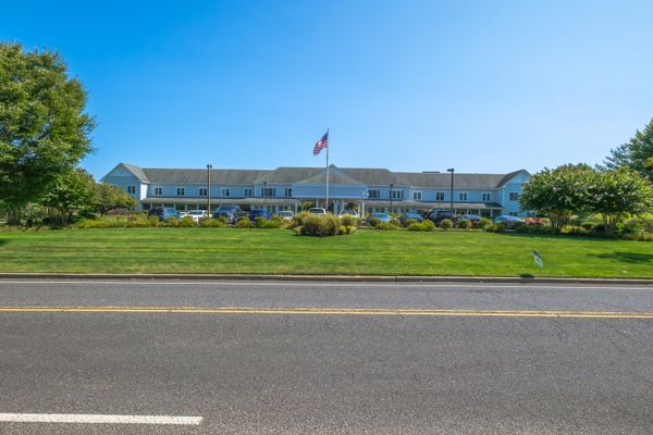 Complete Care at Holmdel - image 1