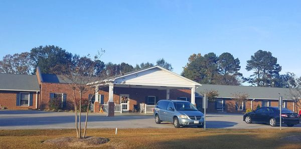 Four Oaks Senior Living - image 1